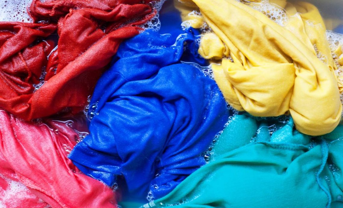 zafarbené oblečenie