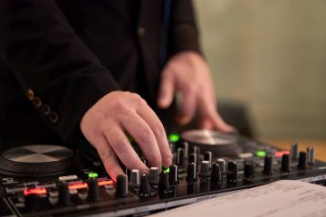 DJ na svadbu – ako si vybrať toho správneho pre vašu oslavu?