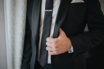 Kravata pre ženícha – ako uviazať dokonalý uzol na svadbu?