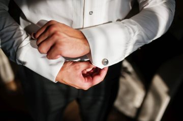 Manžetové gombíky pre ženícha – ako si vybrať ten správny štýl?