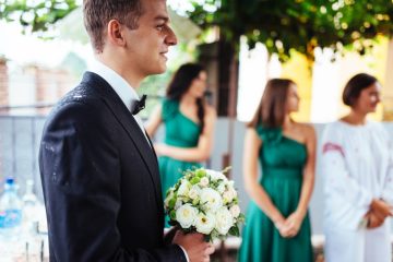 Starejší na svadbe – aká je jeho úloha a potrebujete ho vôbec?
